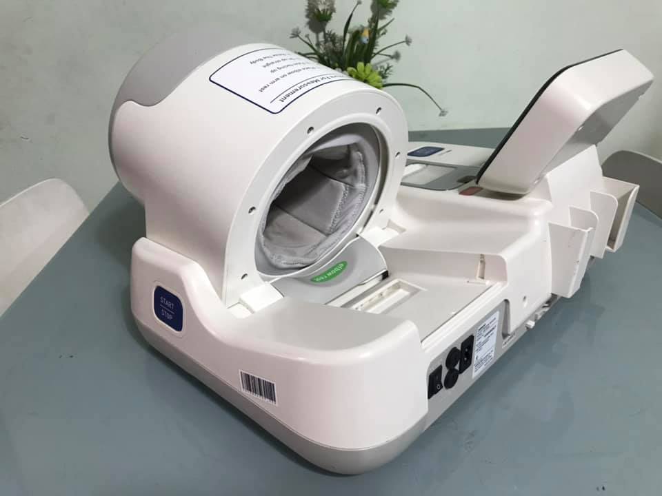 เครื่องวัดความดันโลหิตแบบสอดแขน Omron